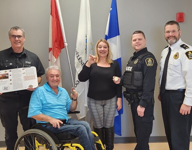 Sainte-Hélène-de-Bagot, la première municipalité au Canada à recevoir la médaille d'ambassadeur communautaire de la sécurité ferroviaire