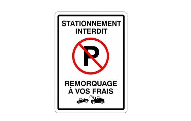Interdiction de stationner dans les espaces réservés aux piétons et aux vélos en bordure de route